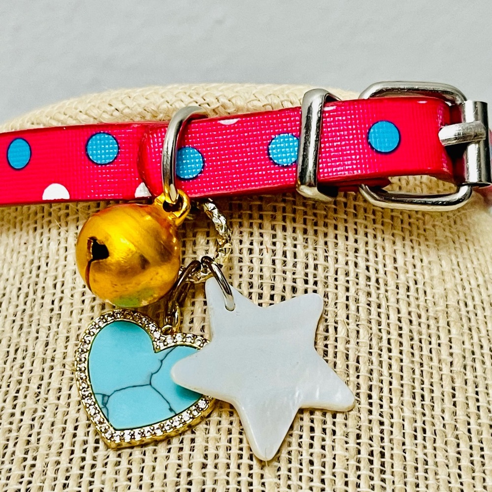 Small/medium handmade dog or cat collar. Fushia w/dots, heart & star charms.New!